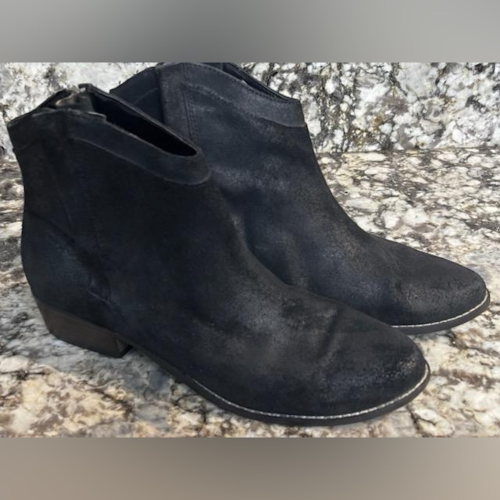Dolce Vita Women’s BOHO Brushed Suede Flats, quality pre-owned size 8.5 unique!